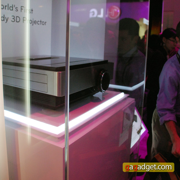 LG_CF3D_04.jpg