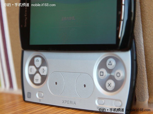 XPERIA_Play_03.jpg