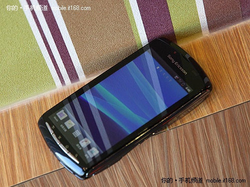 XPERIA_Play_05.jpg