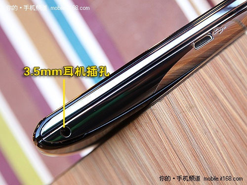 XPERIA_Play_07.jpg
