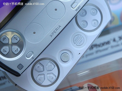 XPERIA_Play_10.jpg