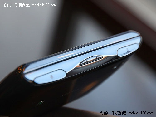 XPERIA_Play_11.jpg