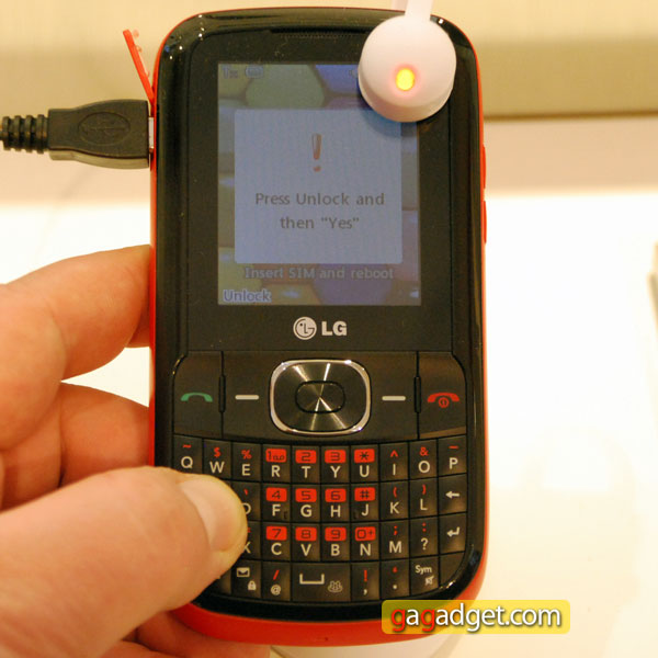 LG_C100_02.jpg