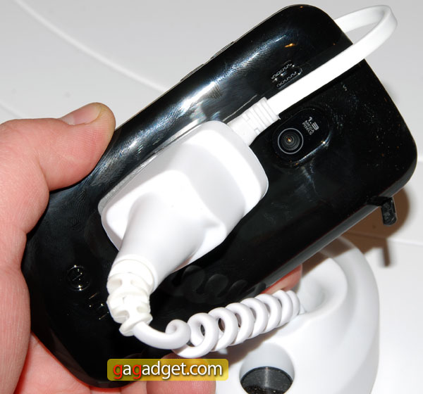 LG_C100_07.jpg