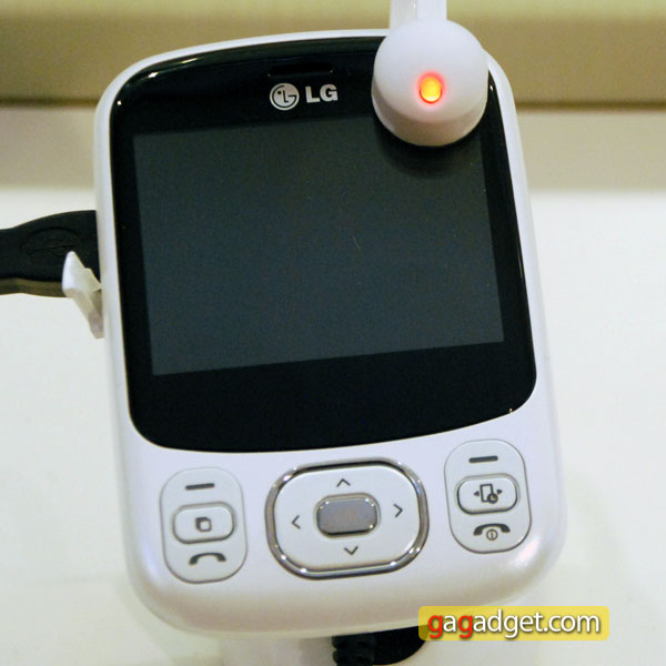 LG_C320_02.jpg