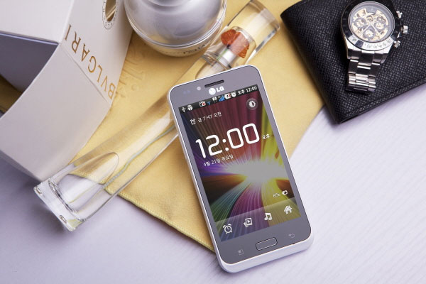 LG_OptimusBigLU6800_02.jpg