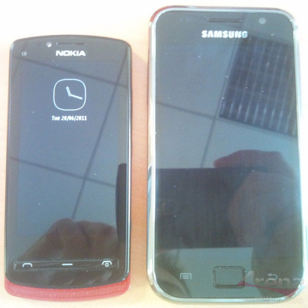 Nokia700_03.jpg