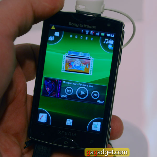 SonyEricssonXperiaMini_01.jpg