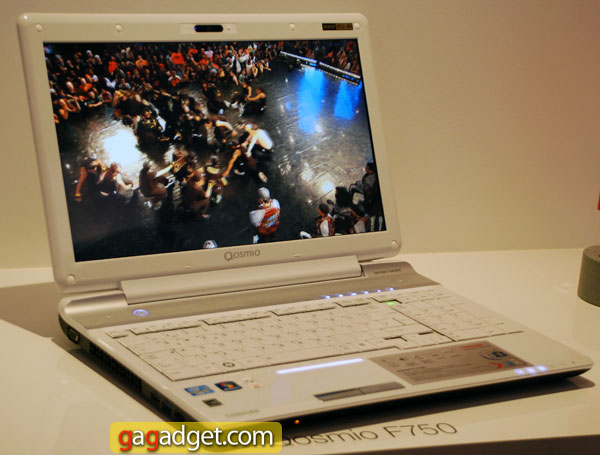 ToshibaQosmioF750_03.jpg