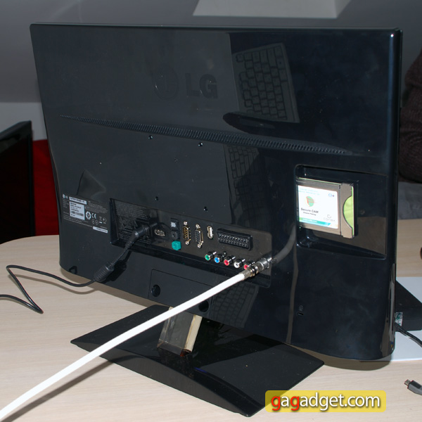LG_M2250D_04.jpg 