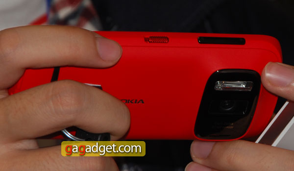 Nokia808_06.jpg