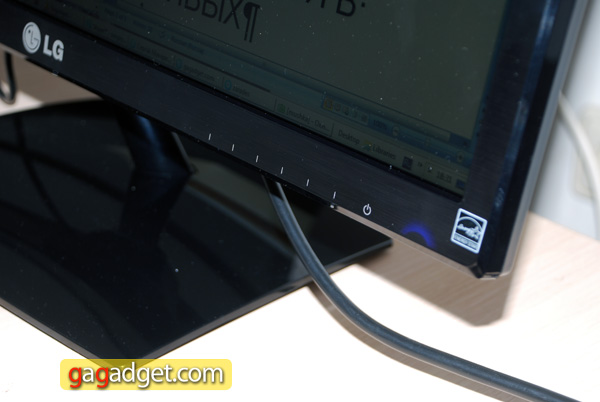 LG_IPS235V_03.jpg