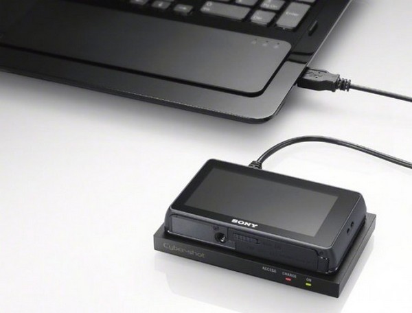 Cyber-Shot-TX300V-Wireless-Charging-Camera-2.jpg