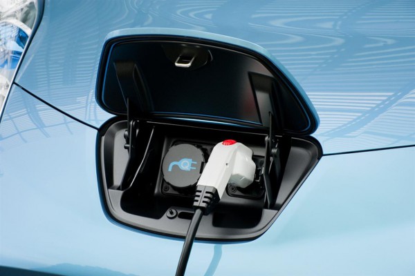 Nissan-Leaf-electrical-charging-ports1.jpg