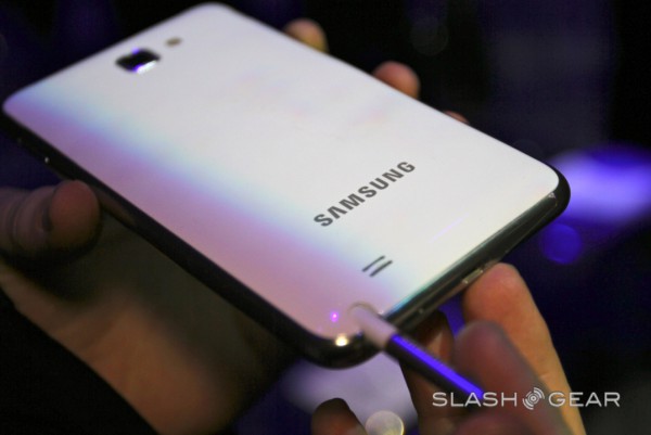 ote-vs-galaxy-nexus-13-Nokia-World-SlashGear.jpg