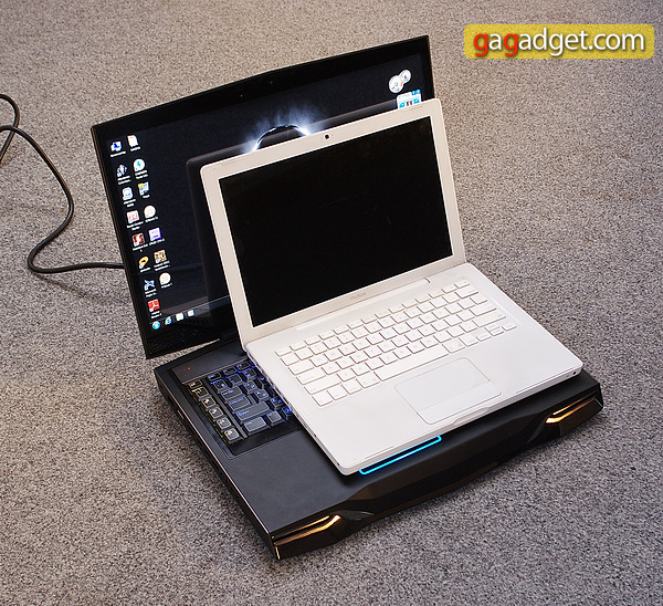 apple-beside-all.jpg