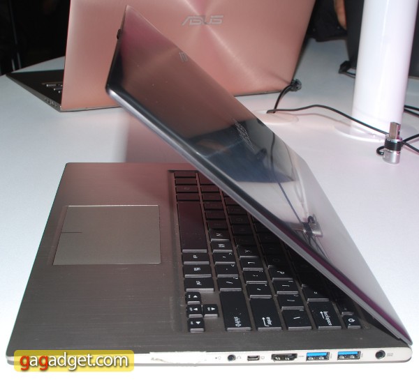 AsusZenbookPrimeUX32_03.jpg