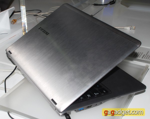 SamsungFoldableUltrabookSeries5_05.jpg