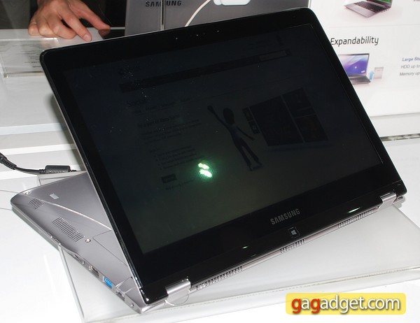 SamsungFoldableUltrabookSeries5_10.jpg