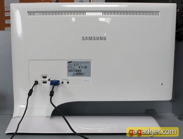 Широкоформатный монитор Samsung