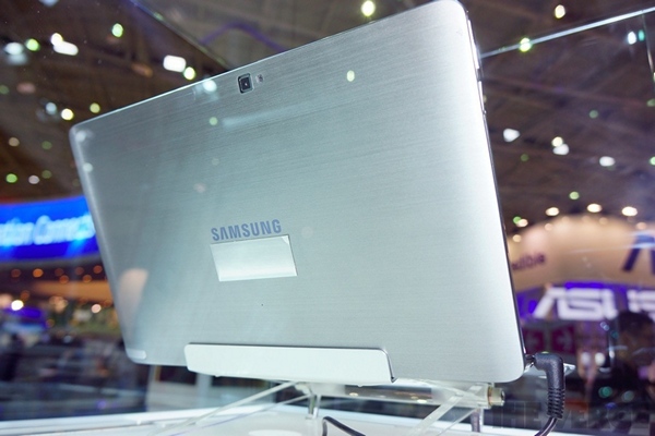 Samsung_Series5__Hybrid_04.jpg