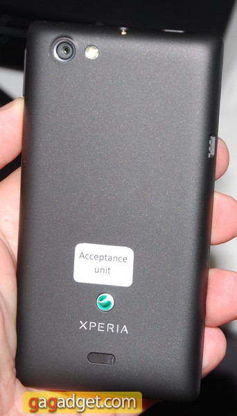 SonyXperiaMiro_02.jpg