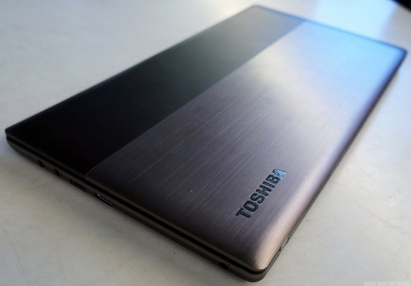 Toshiba_Satellite_U840W_03.jpg