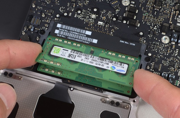 macbook_pro_memory_slot.jpeg
