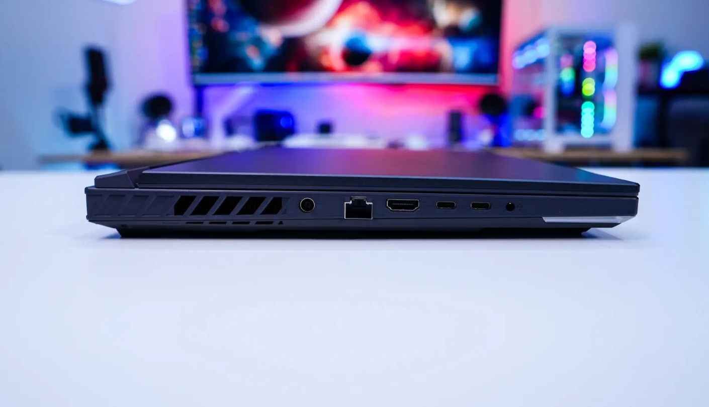 ASUS ROG Strix G16 (2025) 1500 dollar gaming laptop RTX