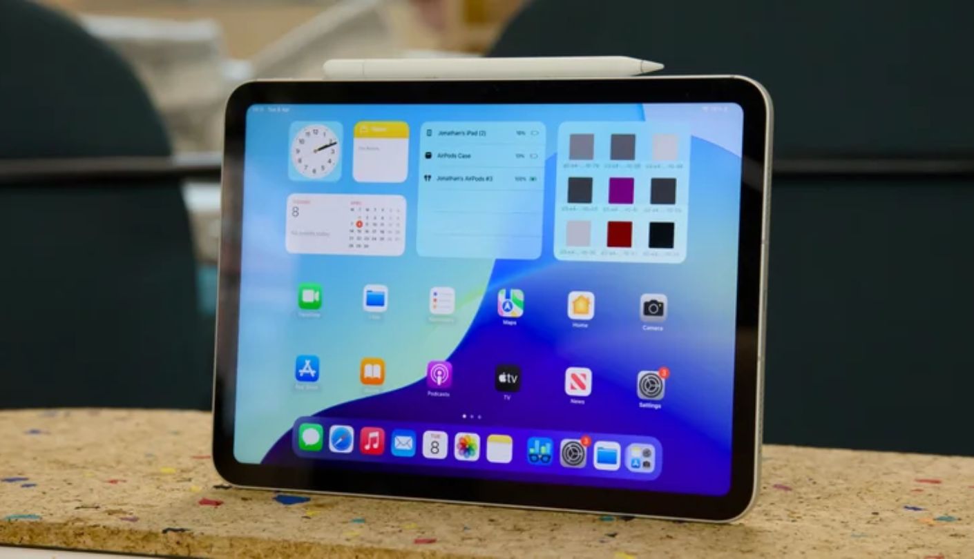 Apple iPad 11-inch A16 tablet for seniors