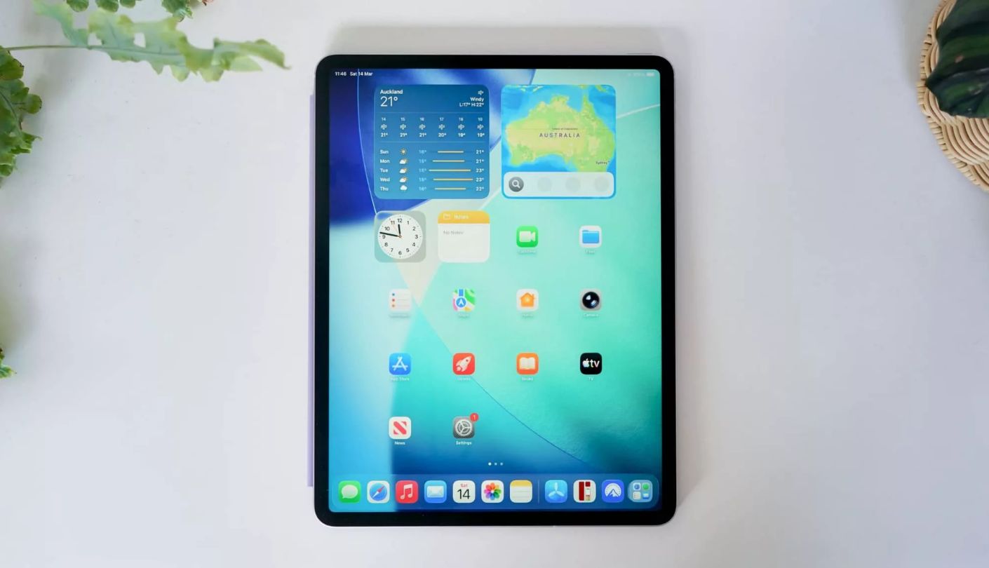 Apple iPad Air 11-inch M4 tablet for watching movies