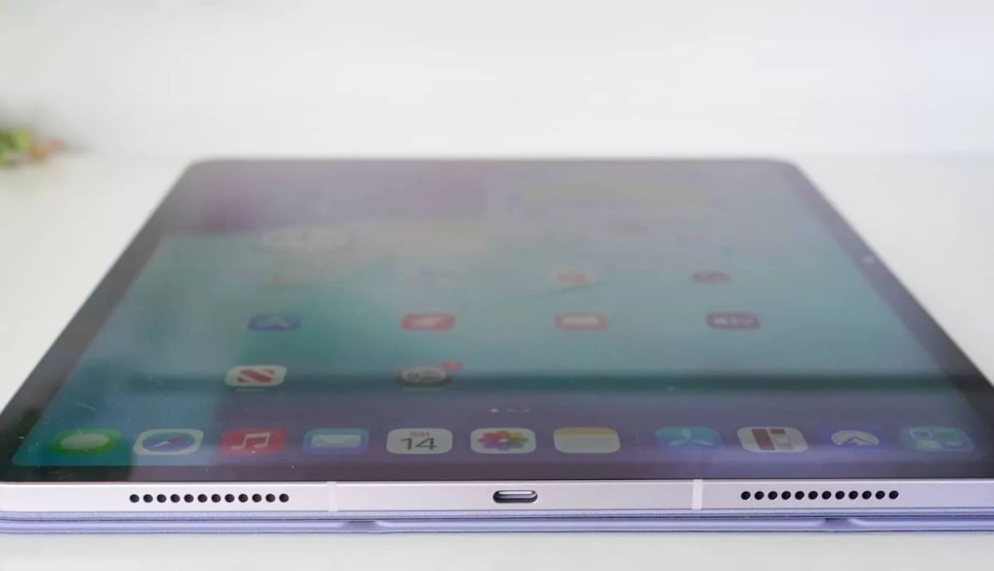 Apple iPad Air 11-inch M4 tablet for movie streaming
