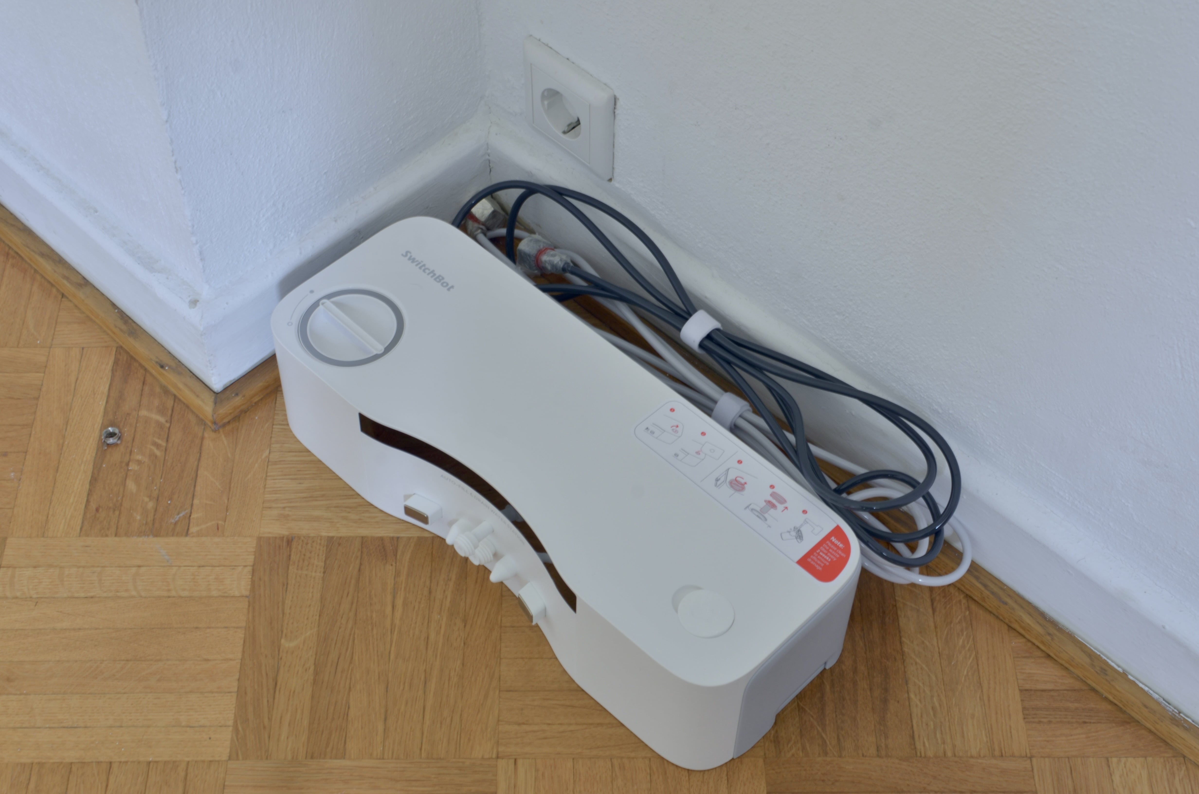 Unboxing SwitchBot S10