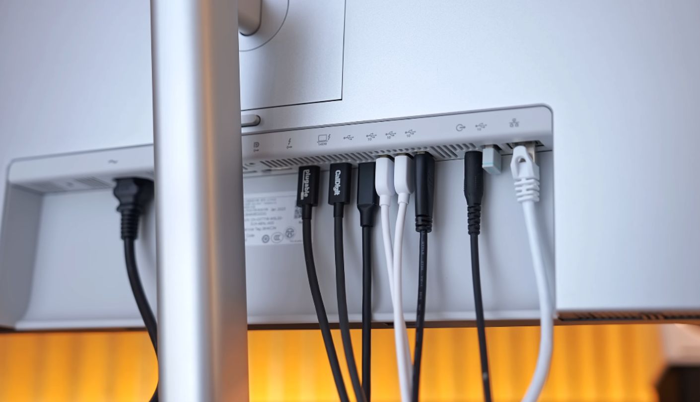 Dell UltraSharp U2725QE monitor for dual monitor setup