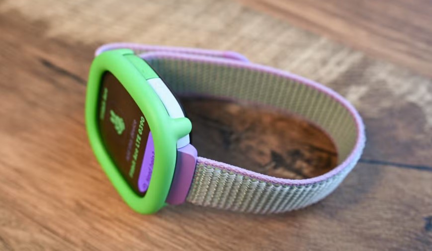  Fitbit Ace LTE children's fitness tracker watch