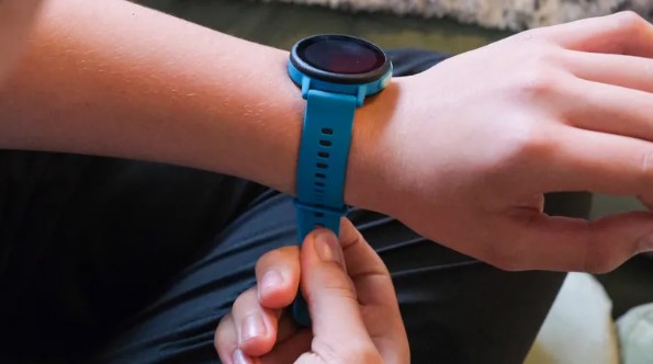 Garmin Bounce 2 kids smartwatch with phone