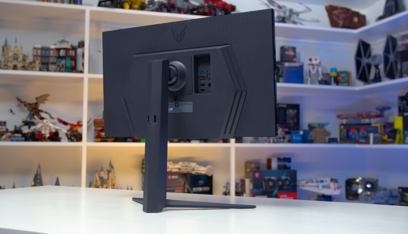 LG 27GR83Q-B dual screen monitor setup