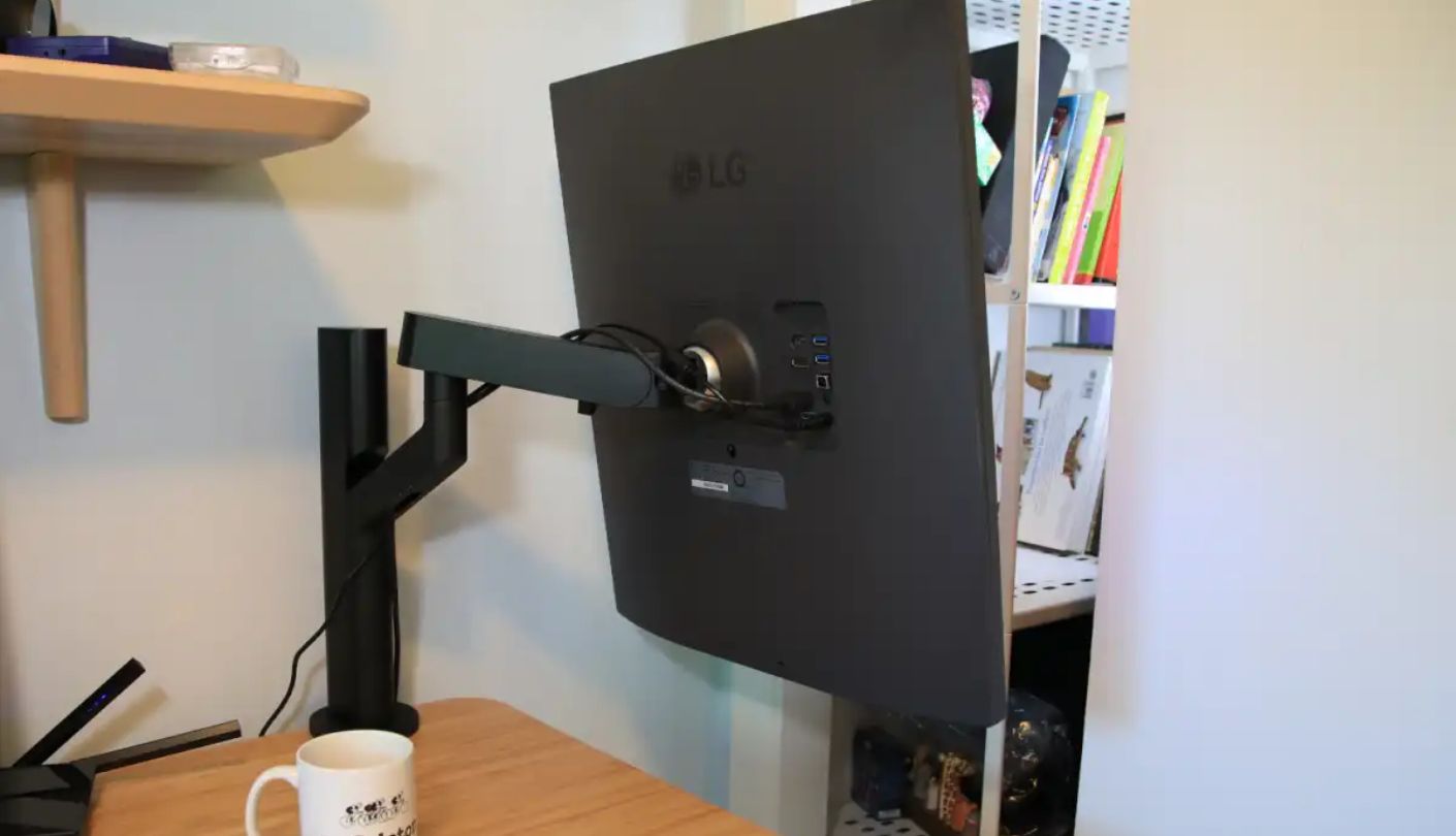 LG 28MQ780-B monitor for remote work