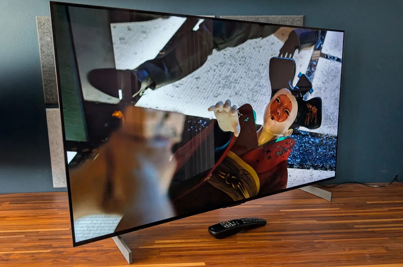 TV de chambre LG 42 pouces OLED evo série C4 4K