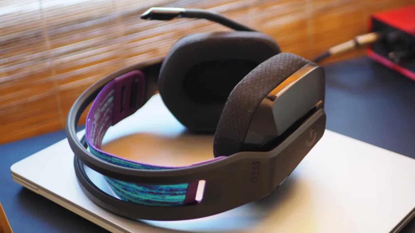 Logitech G535 Lightspeed budget gaming headset