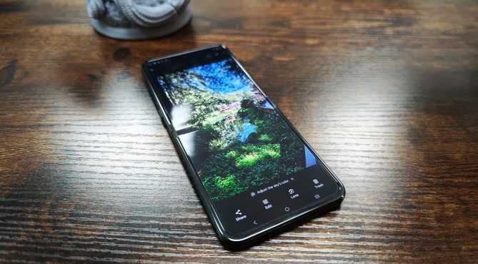 Motorola Razr Ultra 2025 flip phone