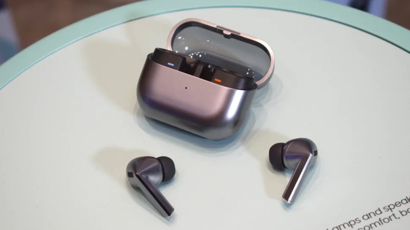 Samsung Galaxy Buds 3 Pro commuter earbuds noise cancellation