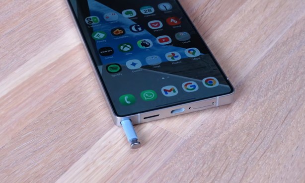 Samsung Galaxy S25 Ultra or Apple iPhone 17 Pro Max