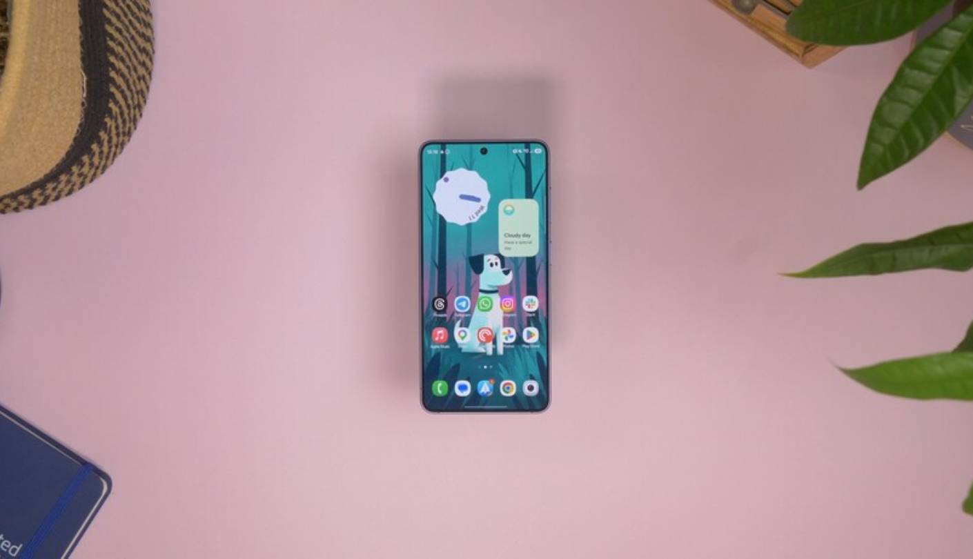 Samsung Galaxy S26 compact smartphone