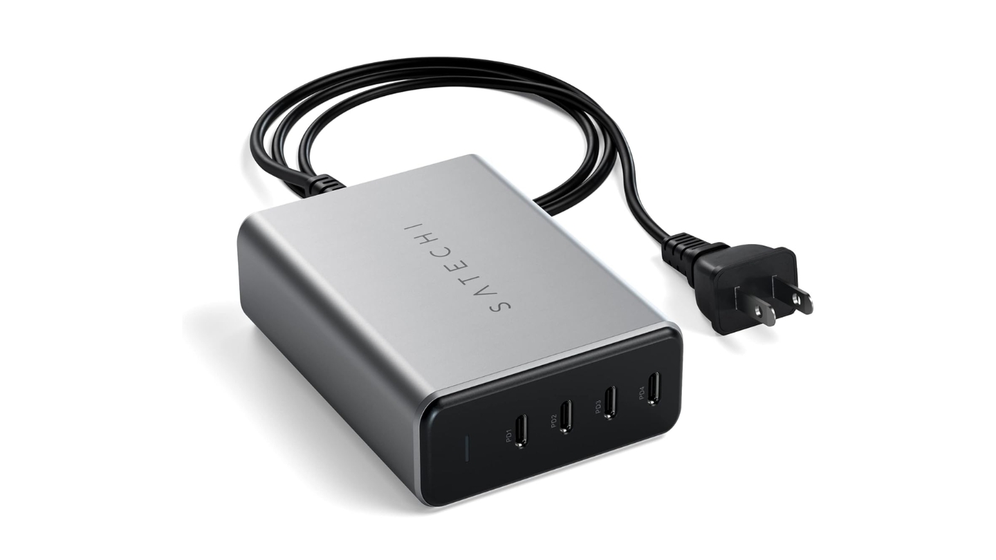 Satechi 165W GaN charger for multiple devices
