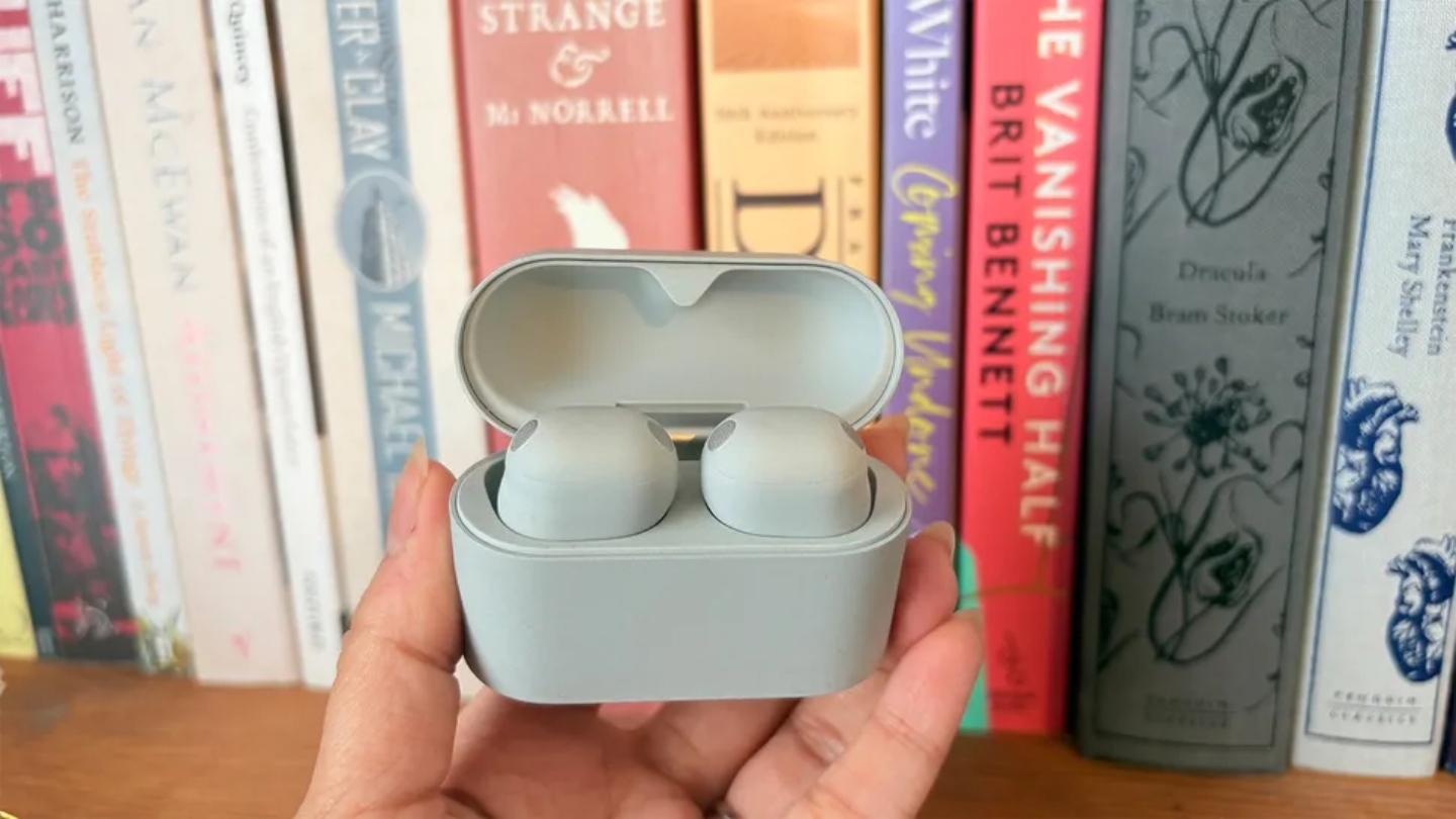 Sony WF-1000XM6 earbuds for public transport