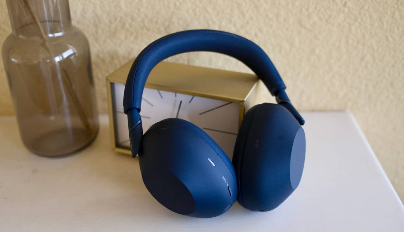 Casque sans fil à réduction de bruit Sony WH-1000XM6 avion