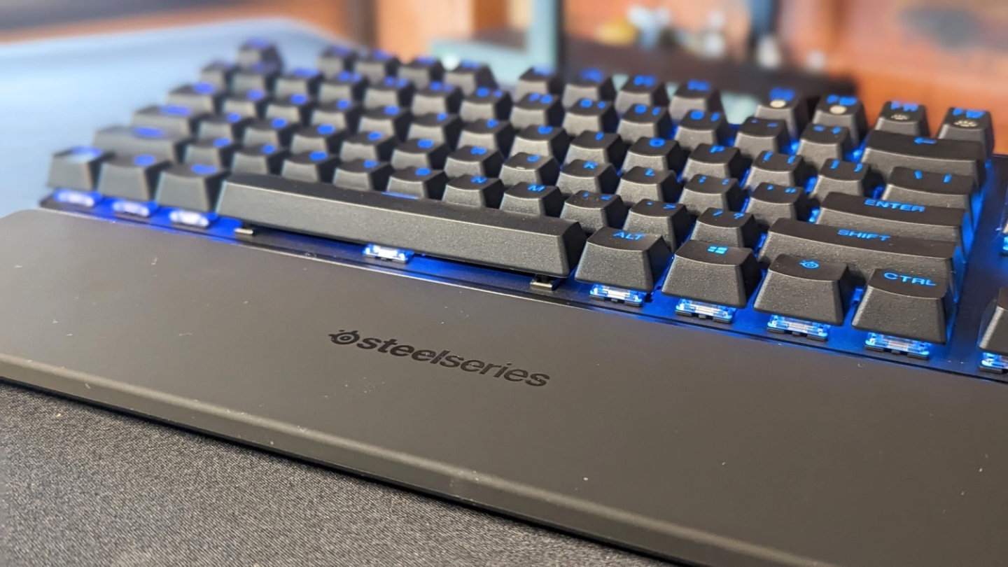 SteelSeries Apex Pro TKL 2.4GHz gaming keyboard
