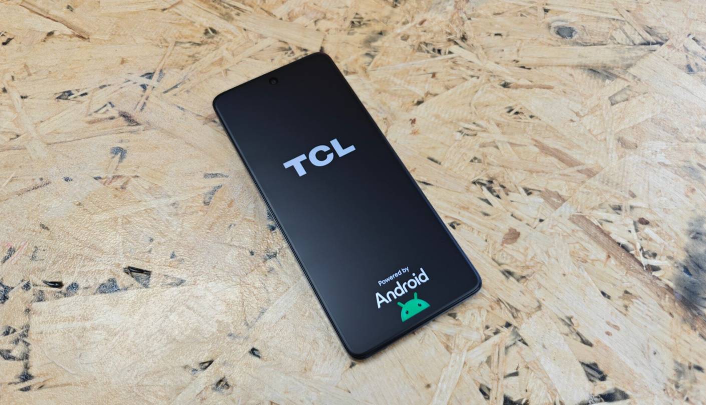 TCL 60 XE NXTPAPER 5G affordable smartphone
