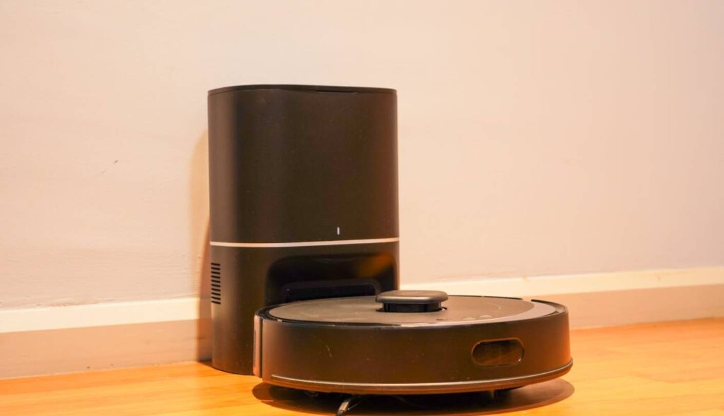 Tapo RV30 Max Plus robot vacuum under $400